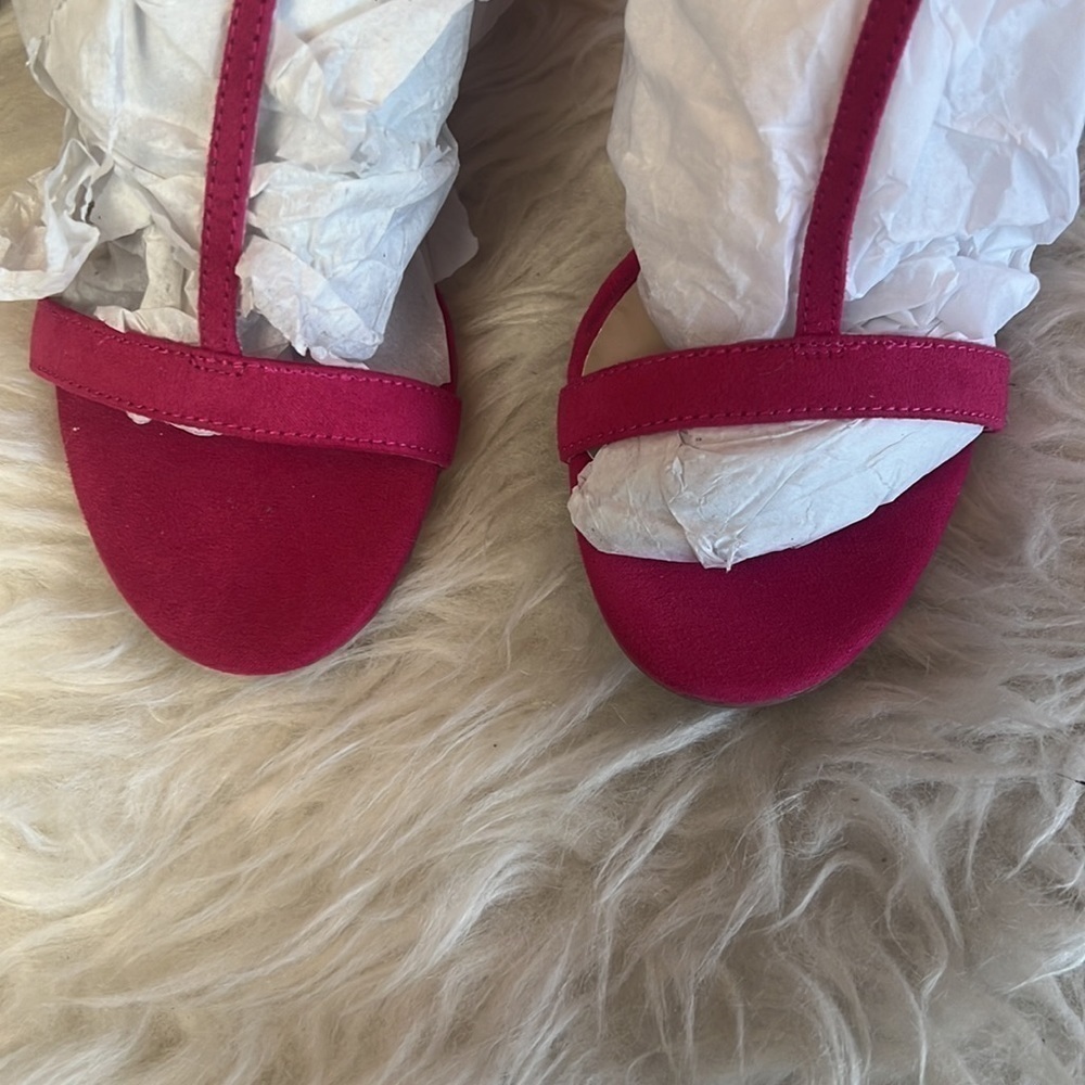 Le Chateau Hot Pink T-Strap Chunky Heel Sandals Size 7 - Picture 3 of 16